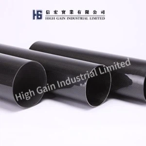 Vītņota oglekļa šķiedras caurule